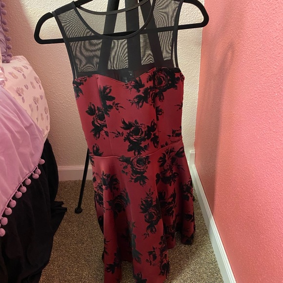 Formal Dress - Picture 2 of 5